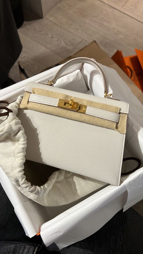 Store fresh mini kelly 😍 #hermes #minimalist #minikelly #luxury #luxuryfashion #bag Hermes Mini Kelly White, Mini Kelly Hermes, Mini Kelly Bag, Goals Board, Kelly Hermes, Vision 2024, Dream Things, Mini Kelly, Goal Board