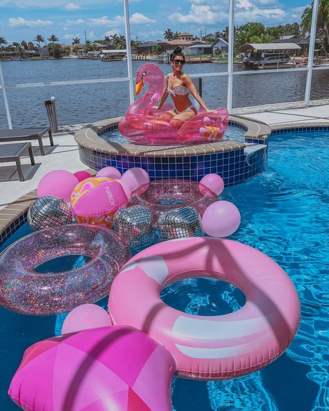 Barbie Birthday Party Ideas, Barbie Pool Party, Barbie Malibu, Barbie Bachelorette, Barbie Theme Party, Barbie Birthday Party, Barbie Bride, Bachelorette Themes, Barbie Theme