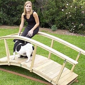 Arched garden bridge tutorial. Just use reclaimed wood! Arched Garden Bridge, Backyard Bridges, Bridge Project, Downloadable Woodworking Plans, Backyard Buildings, Wooden Bridge, Garden Structures, Koi Pond, Outdoor Projects