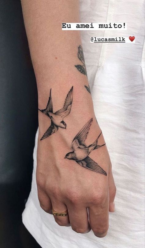 Bird Tattoos, Cool Small Tattoos, Small Tattoos For Guys, Hand Tattoos For Guys, Dope Tattoos, Little Tattoos, Simplistic Tattoos, Creative Tattoos, Mini Tattoos