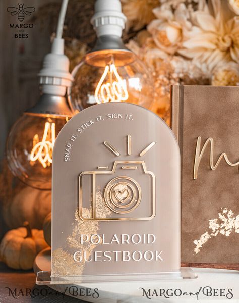 Guest Book Ideas For Wedding Polaroid, Photo Corner Wedding, White And Gold Wedding Reception, Signing Ideas, Wedding Guest Book Photo, Fall Wedding Guest Book, Book Polaroid, Book Boho, Wedding Velvet