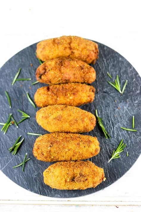 Rice Croquettes, Leftover Risotto, Friends Memories, Recipe Rice, Make Ahead Appetizers, Healthy Appetizer Recipes, Italian Recipes Easy, Italian Recipe, Canadian Food