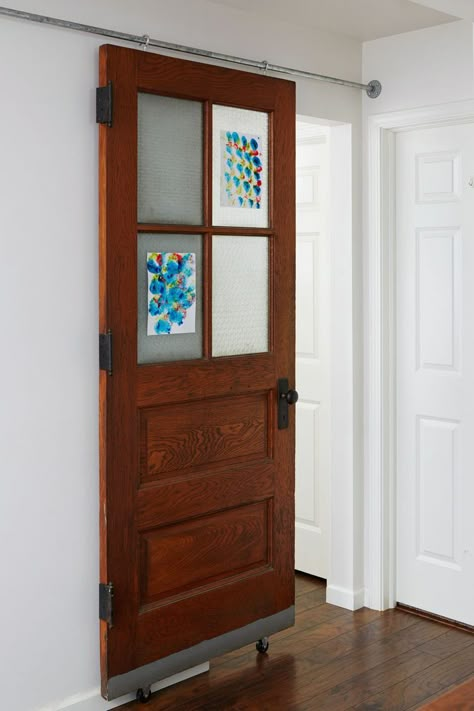 18 creative ways to repurpose vintage doors Alternative Door Ideas, Rolling Doors, Diy Sliding Door, Old Wooden Doors, Door Crafts, Gorgeous Doors, Wooden Garage, Doors Repurposed, Office Den