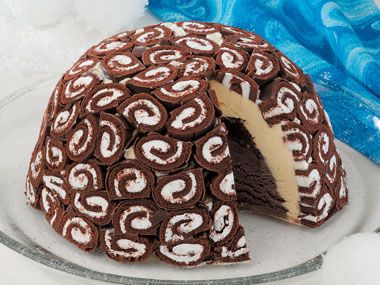 Swiss Swirl Cream Cake. Jacqui made this and it will definitely be made again. We thought that adding a layer of oreo crunch could only improve it. Igloo Cake, Hot Fudge Topping, Swiss Cake, Swirl Ice Cream, Ice Cream Cake Recipe, Swiss Roll, Cream Desserts, Think Food, Roll Cake