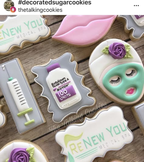 Plastic Surgery Cookies Decorated, Botox Cake Ideas, Botox Brunch Party, Medspa Party Ideas, Syringe Cookies Decorated, Botox Cookies Decorated, Esthetician Cookies, Med Spa Grand Opening Ideas, Botox Cookies