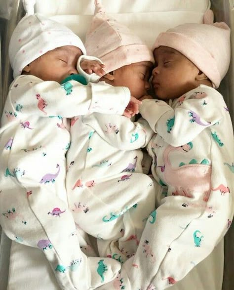 Triplets Babies Newborns, Newborn Triplets, Reborn Baby Dolls Twins, Triplet Babies, Twin Baby Girls, Cute Mixed Babies, Cute Black Babies, Silicone Reborn Babies