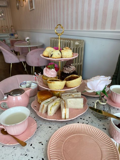 High tea, fancy, london aesthetic High Tea London, London Tea, London Party, London Girl, London Aesthetic, Saved Pins, High Tea, Tea Room, Aesthetic Room Decor