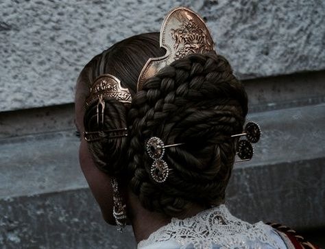 Nordic Queen Aesthetic, Braavos Aesthetic, Freya Aesthetic Goddess, Norse Goddess Aesthetic, Braids Aesthetic Black Women, Queen Freya Dress, Rhaena Targaryen Black Bride, Momento Mori, Leia Organa