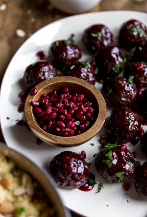 Sticky Pomegranate Meatballs Pomegranate Sauce, Second Breakfast, Appetizer Bites, Fall Dinner, Meat Recipes, Fresh Herbs, Fall Recipes, Meatballs, Pomegranate