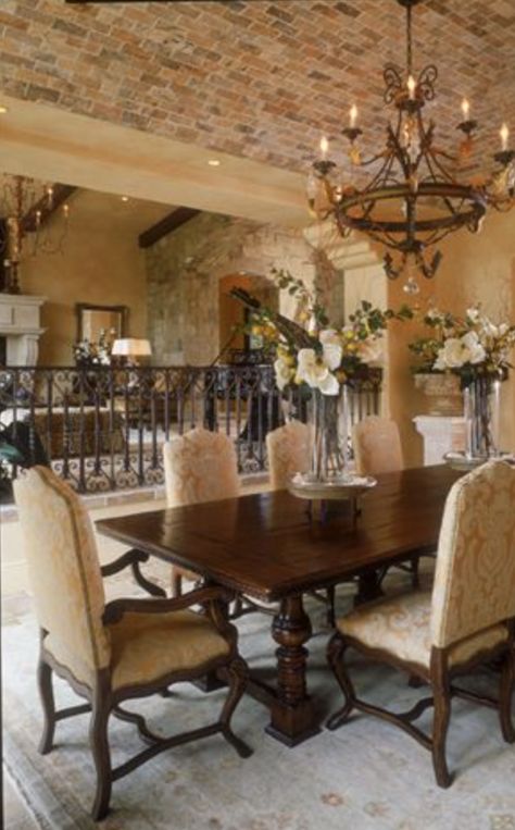 Tuscan Home Decor Ideas, Rustic Italian Home Decor, Tuscan Home Decorating, Rustic Italian Decor, Tuscan Homes, Tuscan Furniture, Rustic Italian Home, Tuscany Decor, Tuscan Style Homes