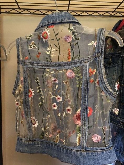 Jean Jacket Diy Upcycling, Upcycled Fashion Diy Inspiration, Jean Jacket Diy, Upcycled Denim Jacket, Upcycle Clothes Diy, Diy Jacket, Denim Ideas, Denim Diy, Upcycled Fashion