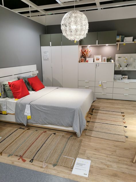 Ikea Plasta Ideas, Green Ikea Kitchen, Ikea White Wardrobe, Nordli Bed, Cheap Wardrobe, Wardrobe Ikea, Build Your Own Wardrobe, Cheap Wardrobes, Dark Green Kitchen