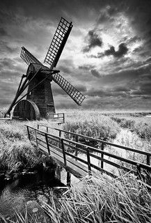 Black White Photos Art, Windmill Landscaping, Beauty Fotografie, Norfolk England, Black And White Landscape, Black And White Photograph, Ansel Adams, Foto Art, Photo Vintage