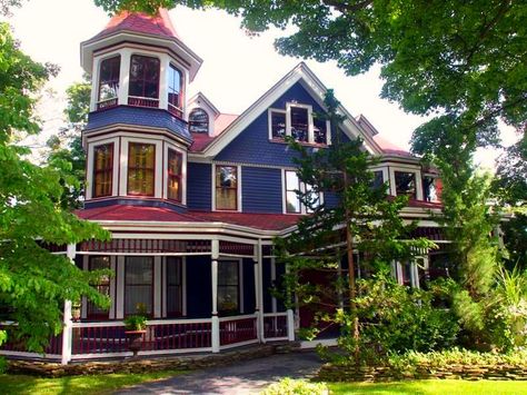 Victorian Homes Victorian House Colors, Red Roof House, Victorian Exterior, Victorian Style House, House With Balcony, Dark Blue Walls, Victorian Style Homes, Country House Design, Architecture Images