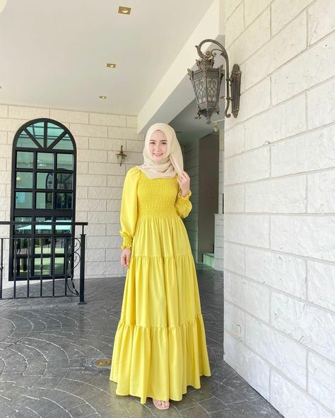 Yellow Dress Hijab, Sketched Outfits, Yellow Hijab Outfit, Yellow Abaya, Muslim Fashion Dress Simple, Hijabi Gowns, Max Dresses, Islamic Fashion Dresses, Dystopian Fashion