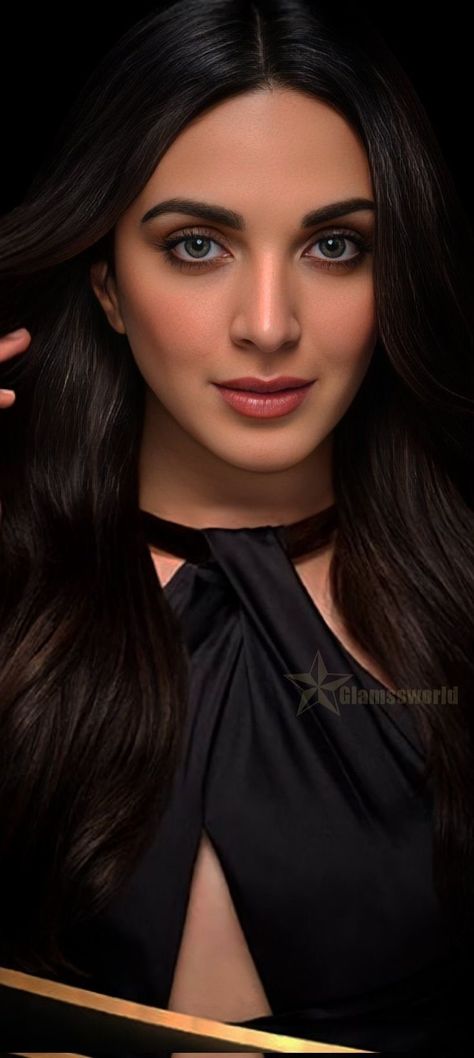 Kiara Advani Face Wallpaper, Kiara Advani Wallpaper, Anushka Pics, Karina Kapoor, Hd Face, Kaira Advani, Rashmi Gautam, Bollywood Glamour, Stylish Bike