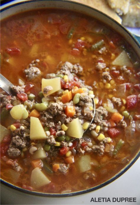 Homemade Vegetable Beef Soup Homemade Vegetable Beef Soup, Yummy Vegetables, Delicious Soups, Beef Soup Recipes, Soup With Ground Beef, Vegetable Beef Soup, Veggie Soup, Homemade Beef, Corn Bread Recipe