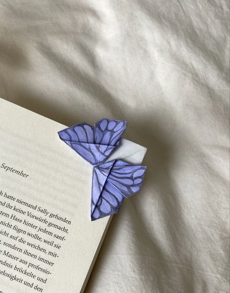 Butterfly Bookmark, Flower Drawing, Maquillaje De Ojos, Creative Ideas, Origami, Avengers, Quick Saves, Art