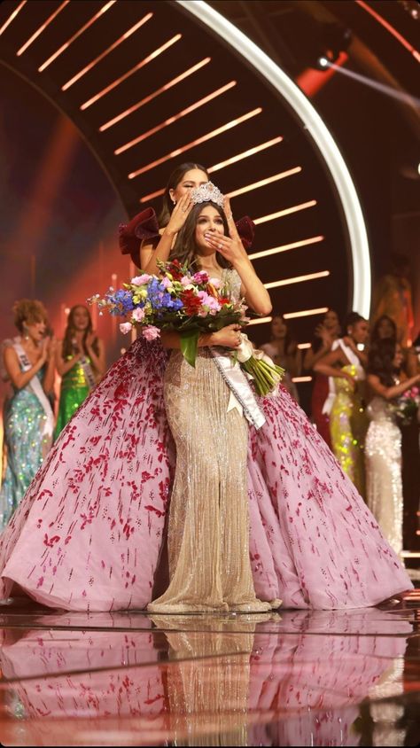 Pageant Girl Aesthetic, Miss Universe Aesthetic, Harnaaz Sandhu Miss Universe, Harnaaz Kaur Sandhu, Pageant Aesthetic, Harnaaz Sandhu, Master Vision, Miss Universe Gowns, Miss Teen Universe