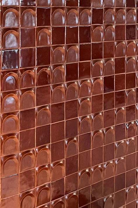 Our Red Vermouth Tiles have amazing orange and brown undertones. Burgundy Tile Bathroom, Tile Wall Restaurant, Red Kitchen Tiles, Terracota Tile, Restaurant Tiles, Tile Bar, Orange Tile, Materials Texture, Bar Tile