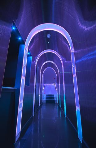 Dorsia Lower Ground Floor Nightclub. Love the lighting for hallway in underground night club Night Club Entrance Design, Club Entrance Nightclub, Club Ideas Nightclub, Night Club Entrance, Night Club Interior Design, Clubs Nightclub, Nightclub Interior, Club Entrance, Madrid Nightlife