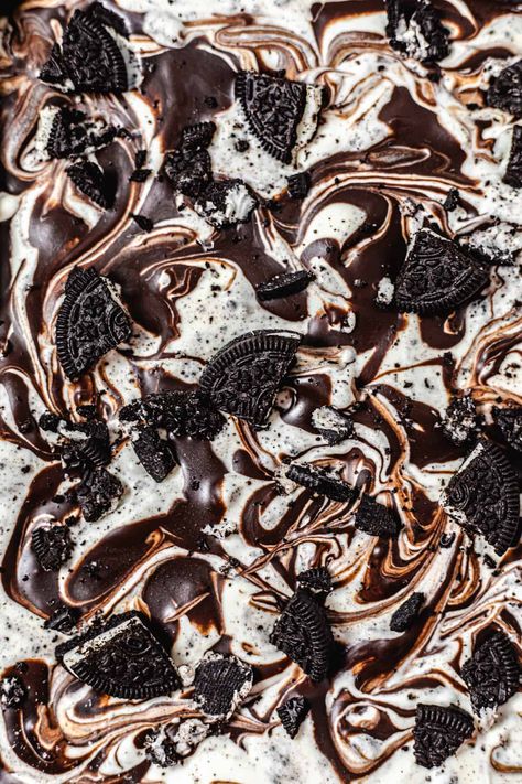 This irresistible No-Churn Oreo Cheesecake Ice Cream starts with a cheesecake ice cream base and is swirled with a rich chocolate ganache and loaded with plenty of crushed Oreo cookies! Made with only 6-ingredients, this easy homemade ice cream will drive you crazy! Recipe available on queensleeappetit.com Iced Cream, Crushed Oreo, Strawberry Cheesecake Ice Cream, Easy Homemade Ice Cream, Oreo Desserts, Chocolate Peanut Butter Cheesecake, Ice Cream Drinks, Ice Cream Chocolate, Oreo Cream