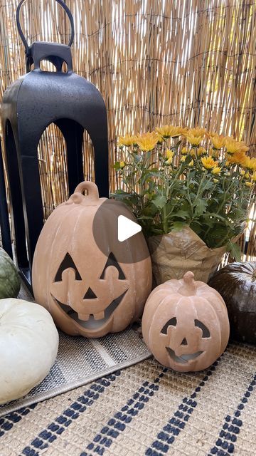 Diy Terracotta Pumpkin, Terracotta Pumpkins, Ceramic Pumpkins, Halloween Pumpkin Diy, Halloween Foods, Future Inspiration, Holiday Decor Halloween, Ceramic Pumpkin, Easy Diy Decor