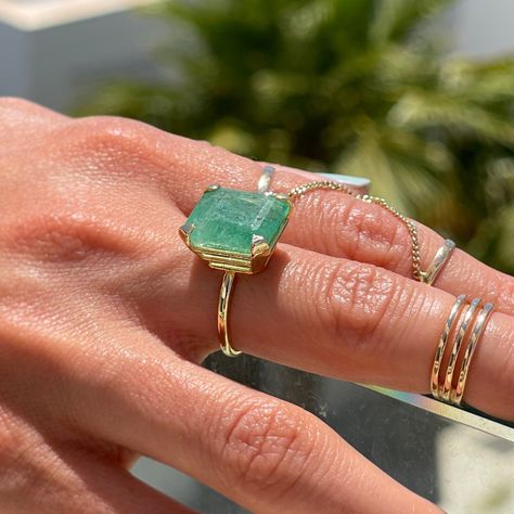 Natural Emerald Solitaire Ring 14k Solid Gold (Rose Gold (RG), and Yellow Gold (YG), White Gold (WG) are available) ✿ Approximate Emerald carat weight: 4.70Ct ✿ Approximate Ring width: 1.9mm 2.80Ct and 1.25Ct are available as well, if you like smaller Emerald please feel free to let us know. Important to note: * Since everything is unique and made to order the size of stones and carat weights may vary slightly * The stone, that you will receive, is the one that is in the last picture. If you lik Green Emerald Ring Engagement, Vintage Emerald Rings, Colombian Jewelry, Emerald Statement Ring, Emerald Solitaire Ring, Gold Emerald Ring, Colombian Emerald Ring, Wedding Ring Unique, Emerald Ring Vintage