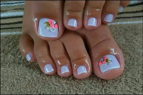 Pedicure Flower, Nails Xoxo, Vacay Nails, Toenail Art Designs, Time Nails, 2019 Nails, Pedicure Designs Toenails, Beachy Nails, Gel Pedicure