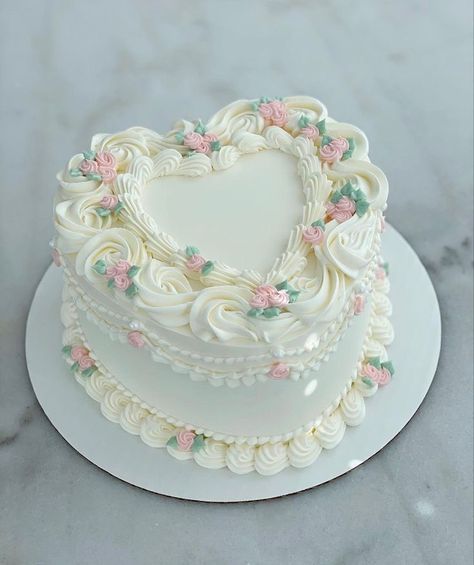 Bridgeton Cake, Bridgeton Party, Bridgerton Cake, Cake Cute, Coquette Vibes, Heart Shaped Cake, Vintage Birthday Cakes, Cake Simple, 16 Birthday Cake