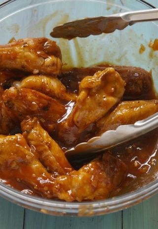 Jack Daniels Chicken, Jack Daniels Recipes, Hot Wing Recipe, Hot Wing Sauces, Chicken Wing Sauces, Homemade Bbq Sauce, Bbq Sauce Homemade, Wing Sauce, Homemade Bbq