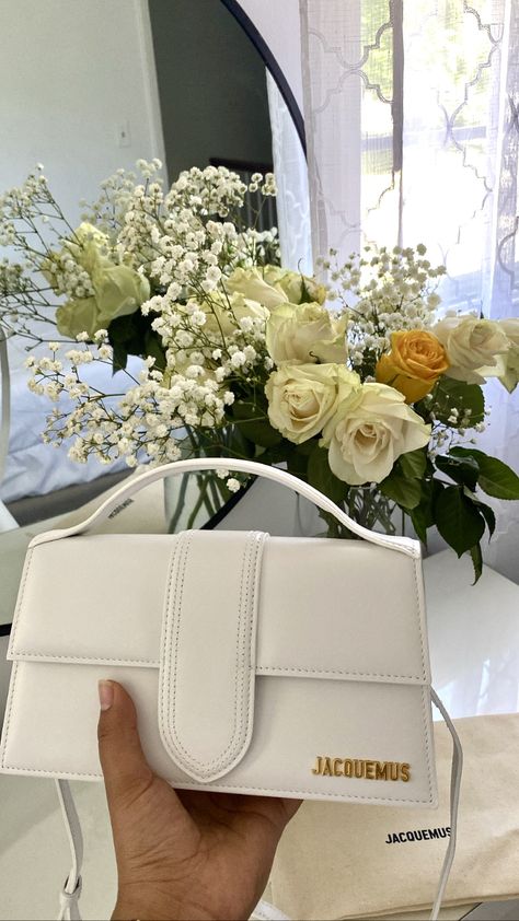 Jacquemus Bambino White, Jacemus Bags, Jacquemus Bag Le Bambino, Jacquemus White Bag, White Bag Aesthetic, White Luxury Bag, White Jacquemus Bag, Jacquemus Bambino, Jacquemus Bag Outfit