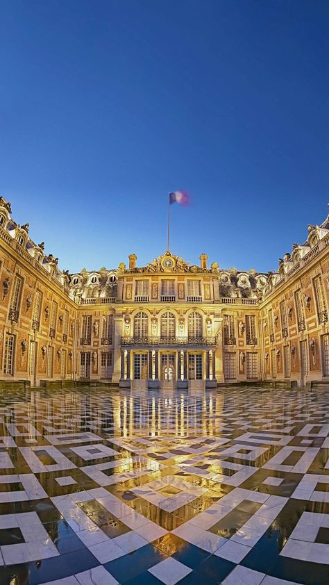 France Palace Of Versailles, House Of Versailles, Paris Versailles Palaces, Versailles Palace Aesthetic, Versailles Christmas, Palace Of Versailles Aesthetic, French Revolution Aesthetic, Versaille Palace, Versailles Wallpaper