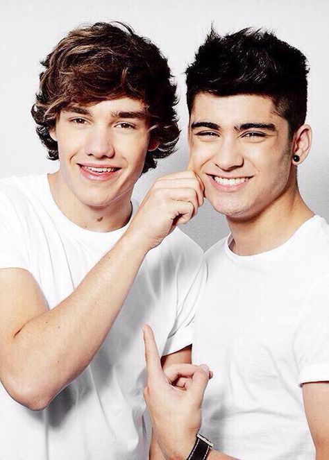 ziam is so cute Zayn One Direction, One Direction Zayn Malik, Zayn Malik Photos, One Direction Images, Zayn Malik Pics, One Direction Photos, One Direction Humor, One Direction Videos, James Horan