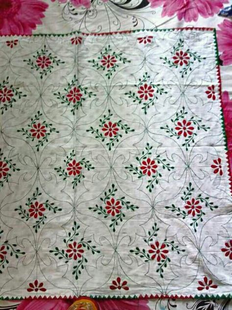 Nakshi Katha Design, Katha Design, Nakshi Katha, Hand Quilting Designs, Basic Hand Embroidery Stitches, Fabric Painting On Clothes, Saree Embroidery Design, Circle Mehndi Designs, Rangoli Designs With Dots