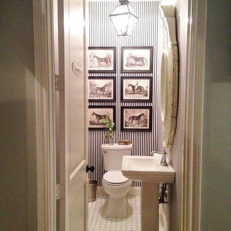 Joanna Gaines Bathroom Ideas, Joanna Gaines Bathroom, Porche Vintage, Farmhouse Style Bathroom Vanity, Fixer Upper Bathroom, Fixer Upper Decor, French Country Bathroom, Bathroom Farmhouse Style, Decor Ikea