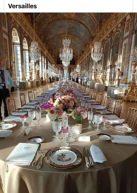 Beautiful Table Settings of America | When our members mention formal dinners - does this comes to mind 🙏 | Facebook Wedding Lunch Reception, Table Setting Etiquette, France Castle, Wedding Lunch, Palace Wedding, Versailles France, Hall Of Mirrors, Prom Theme, Dressy Casual Outfits