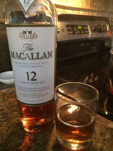 Macallan Whisky Snapchat, Whiskey Snapchat, Macallan Whisky, Whisky Bar, Alone Photography, Scotch Whiskey, Scotch Whisky, Single Malt, Scotch