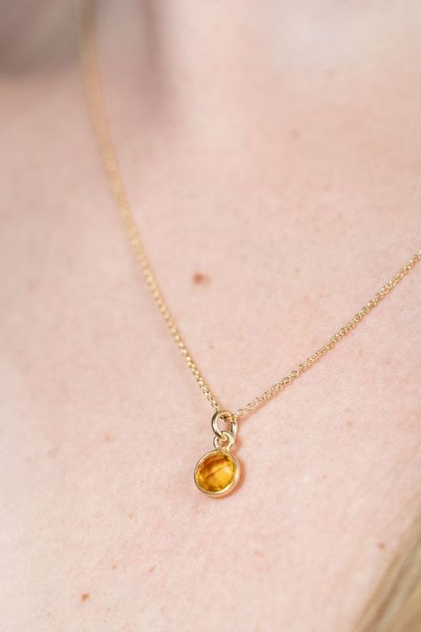 Citrine Jewelry, Gemstone Pendant Necklace, Crystal Resin, Amazon Storefront, Dainty Chain, Jewelry Fashion Trends, Citrine Gemstone, Temple Jewellery, Gems Jewelry