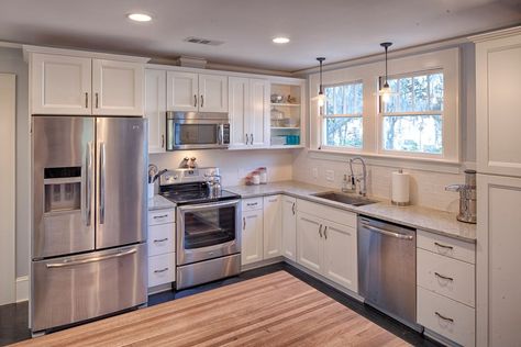 One of the most popular kitchen layouts for apartments and smaller homes, the L-shaped kitchen is highly versatile and able to accommodate a wide variety of different floor plans.   About the L-Shaped Kitchen Consisting of two adjoining lengths of countertops that meet at a corner to form the L, this type of kitchen is great for small to medium sized living spaces because it allows for two walls worth of cabinet space, while also allowing for an open flowing feel. In smaller homes, the more wall Budget Kitchen Remodel, Kitchen Layout Plans, White Kitchen Remodeling, Farmhouse Kitchen Remodel, Kitchen Layouts, L Shaped Kitchen, Budget Kitchen, Kitchen Remodel Before And After, New Kitchen Cabinets