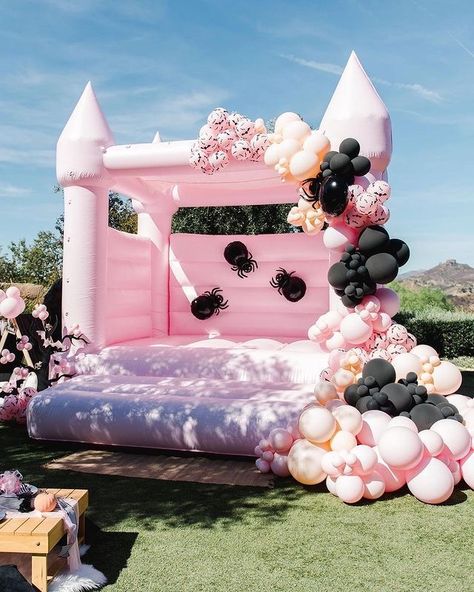 Pink Halloween party Boo Second Birthday, Halloween Bounce House, Pink Bounce House, Halloween Birthday Party Ideas, Party Bounce House, Pink Halloween Party, Halloween Balloons Decorations, Boo Party, Christening Balloons