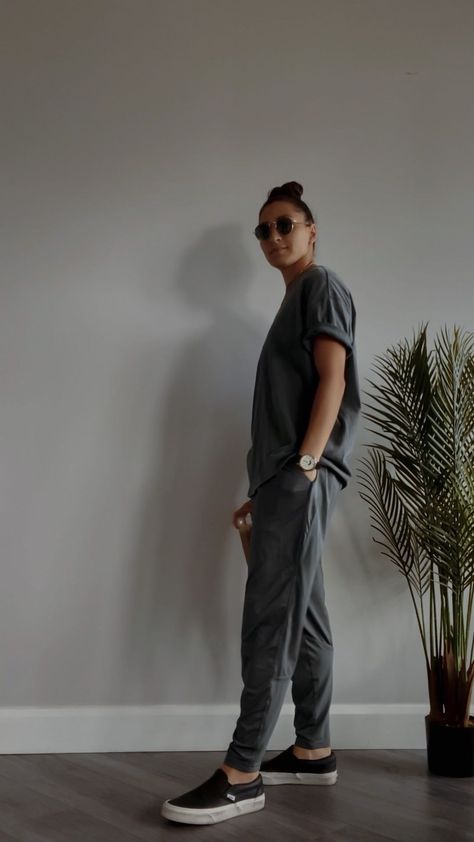 masc ootd #loveislove #gym #vintagestyle  #style  #womensuits #otd #wIw #outfitstyle Masc Lesbian Classy Outfits, Sporty Lesbian Style, Masc Presenting Women, Tomboy Gym Outfit, Masc Gym Outfits, Edgy Tomboy Fashion, Masc Women Fashion, Tomboy Style Summer, Tomboy Wedding Outfit