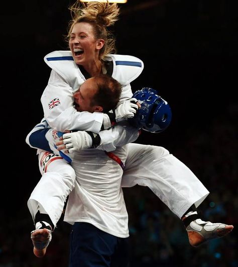 Teenage kicks! Ecstatic Jade Jones takes Britain's first ever Taekwondo Gold Taekwondo Aesthetic, Tkd Taekwondo, Jade Jones, Taekwondo Girl, Women Athletes, Kyokushin Karate, Bff Poses, 2012 Summer Olympics, Martial Arts Girl