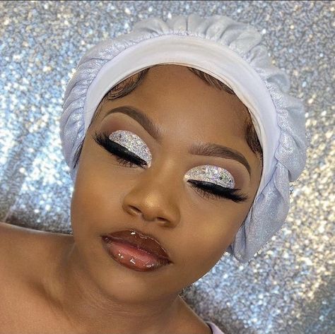 Maquillage Yeux Cut Crease, Birthday Makeup Looks, Face Beat Makeup, Grey Makeup, Natural Glam Makeup, Glitter Makeup Looks, Prom Eye Makeup, Prom Makeup Looks, Health Guru