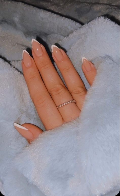 Criss Cross French Tip Nails Almond, Short French Stiletto Nails, Pointed Almond Acrylic Nails, Point French Tip Nails, Short Pointed Almond Nails, Pointy Short Nails, French Tip Pointy Nails, Pointy French Tip, Pointy Almond Nails Designs