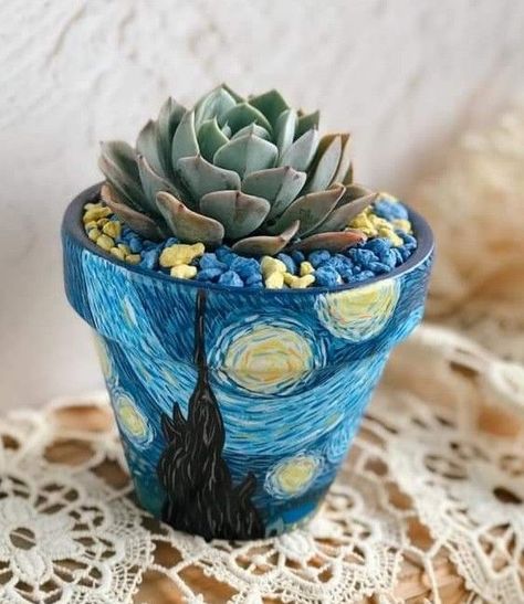 Succulent Pot Painting, Pots For Plants Diy, Ceramic Pot Painting Ideas, Pot Designs Painted, Diy Painted Flower Pots, Pot Diy, Plant Pot Design, Diy Pottery Painting, Flower Pot Art