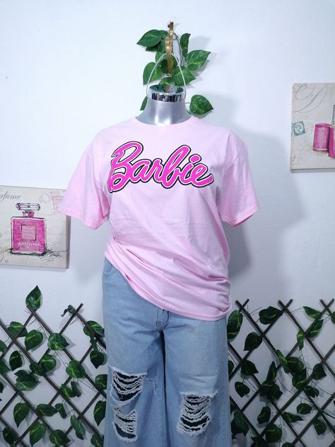 Playera Tipo Oversize (larga) 💗BARBIE 💗 TL (34/38) $165 (Oversize queda a 34 a 36, a una 38 ya queda como playera normal)