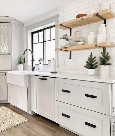 Model Dapur, Kabinet Dapur, Diy Kitchen Remodel, White Kitchen Design, Rv Remodel, Shelf Bracket, White Farmhouse, Interior Modern, Design Del Prodotto