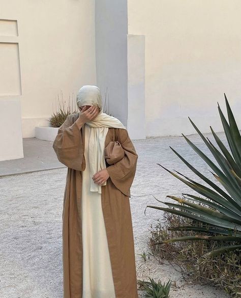 White Abaya Outfit, Elegant Abaya Designs, Winter Abaya, Eid Fashion, Modern Abaya, Abaya Fashion Dubai, Abaya Outfit, Modest Fashion Hijab, Muslim Outfits Casual