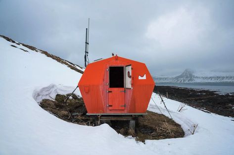 Heimplanet's latest inflatable tent creates Icelandic-grade base camp Ice Fishing Diy, Ice Fishing Tent, Four Season Tent, Inner Tent, Storm Shelter, Tent Fabric, Tent Lighting, Tent Design, Fishing Diy